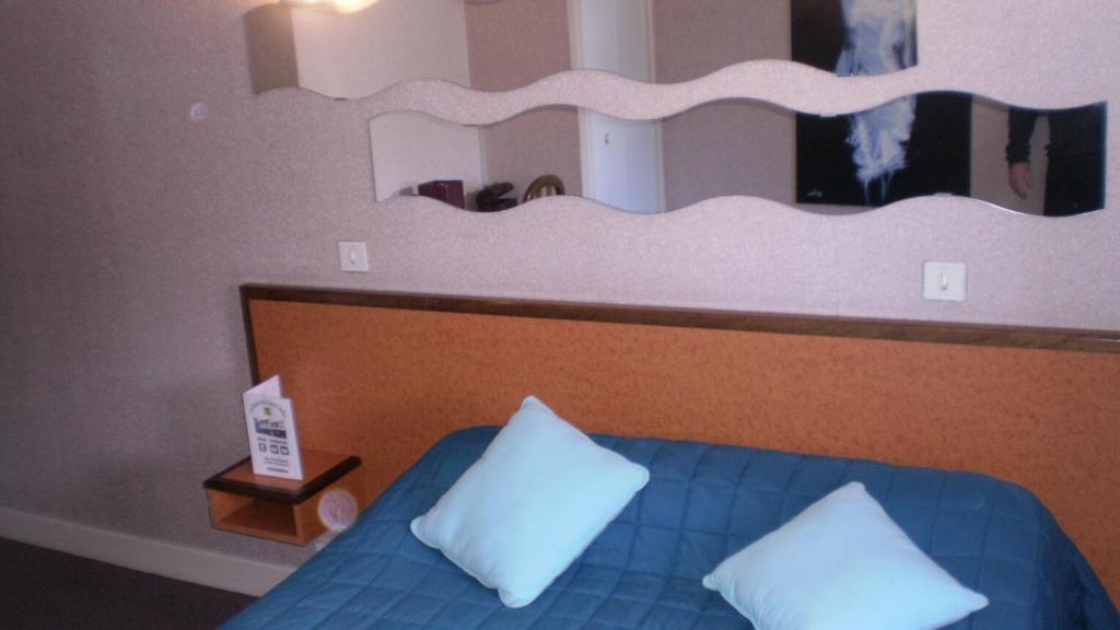 Le Relais De Saint Julien Hotel Room photo
